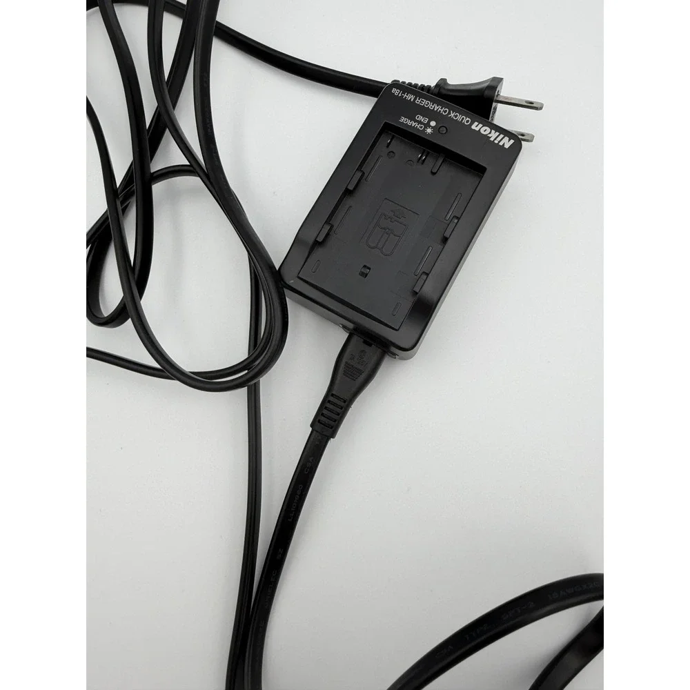 Nikon MH-18a Quick Charger for EN-EL3 EN-EL3a Li-ion Batteries Black powers on